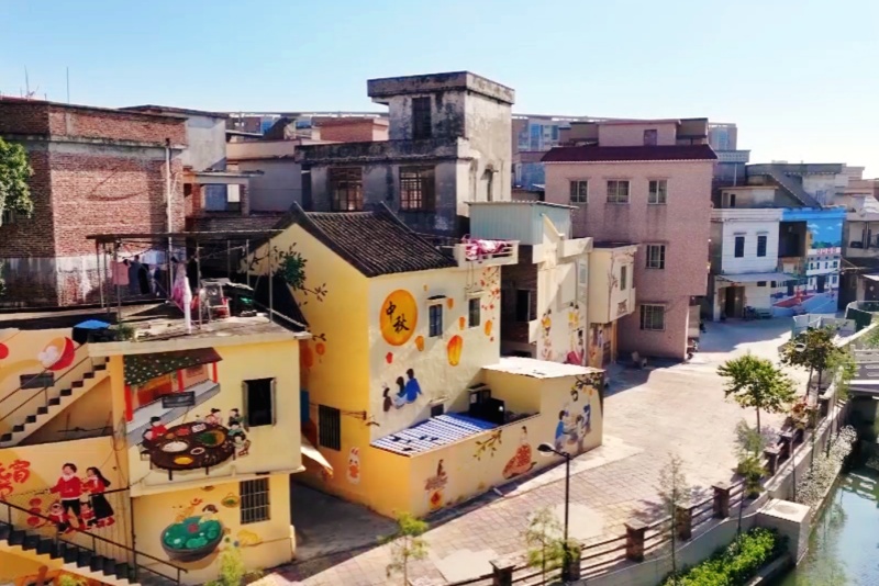 舊墻穿&ldquo;新衣&rdquo; 望牛墩多彩墻繪描繪鄉(xiāng)村嶄新風(fēng)貌