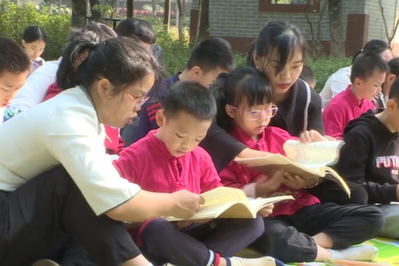 望牛墩鎮國學誦讀暨&ldquo;我+書房&rdquo;親子閱讀活動溫馨開展