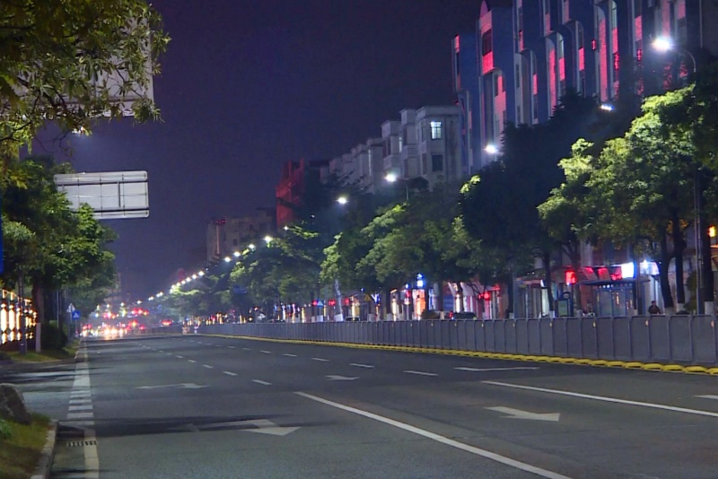 望牛墩：街頭&ldquo;上新&rdquo;啦，多功能智慧燈桿賦能城市品質(zhì)提升