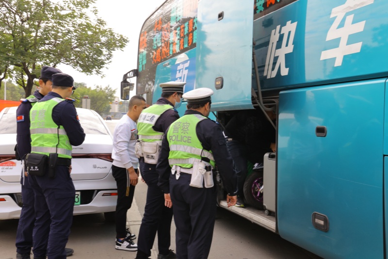 春運大幕拉開，望牛墩春運執勤服務點護航平安返鄉路
