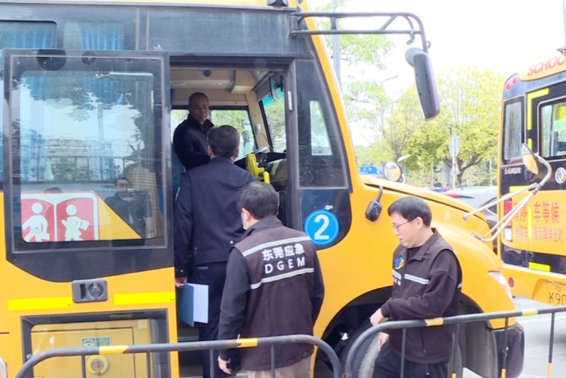 望牛墩鎮開展春季開學前校車安全檢查