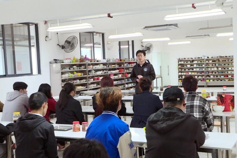 望牛墩：反詐宣傳進(jìn)企業(yè) 警企共筑&ldquo;防護(hù)墻&rdquo;