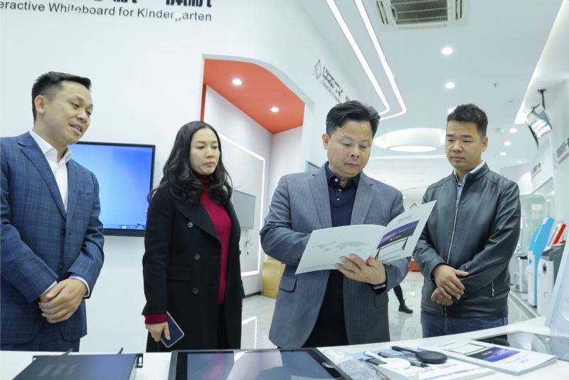 聽訴求、解難題！望牛墩鎮黨委書記鄭曉堅走訪調研重點企業