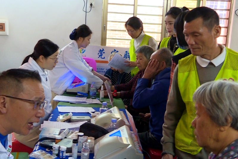 望牛墩鎮(zhèn)開展&ldquo;義剪義診進(jìn)社區(qū)，便民服務(wù)暖人心&rdquo;志愿服務(wù)活動