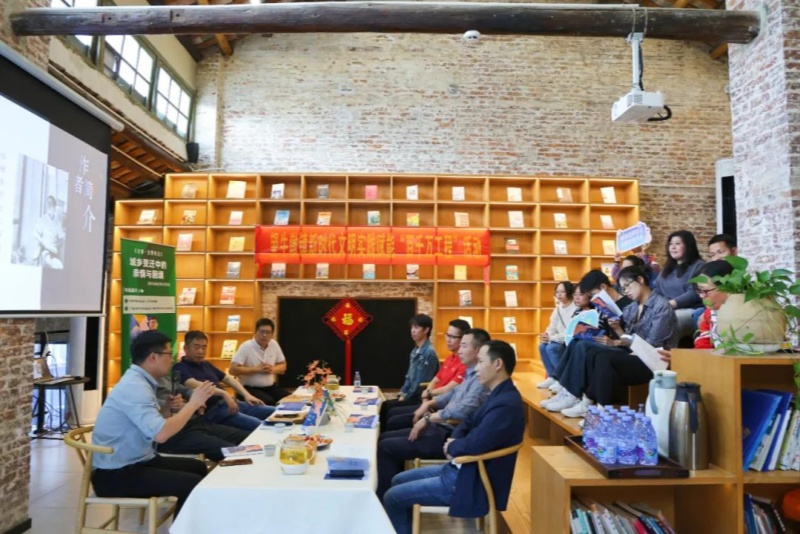 共話文學新篇！望牛墩鎮舉行周齊林《老漂一族帶娃記》新書分享會