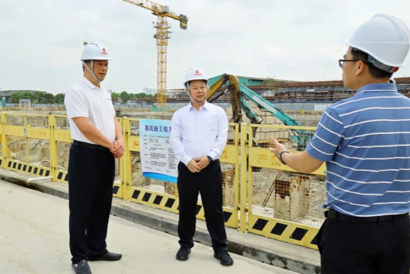 鎮黨委書記鄭曉堅調研督導重大項目建設和三防工作