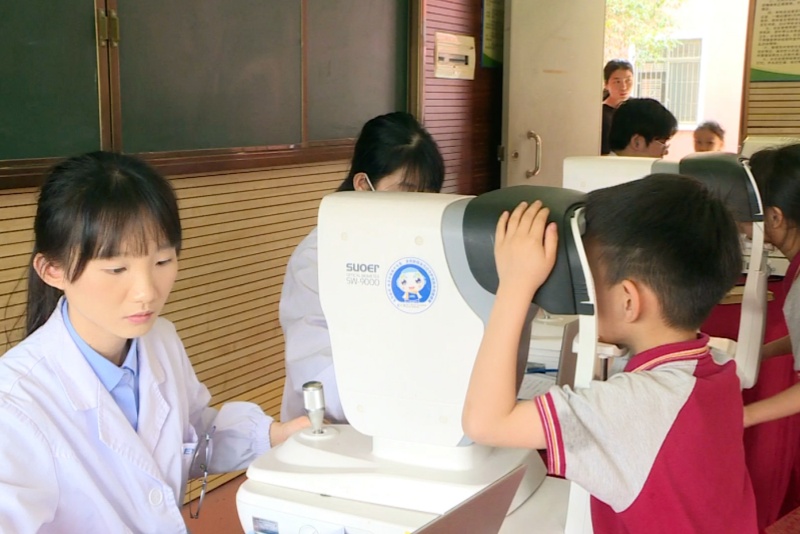望牛墩：完成新一輪兒童青少年免費近視篩查工作