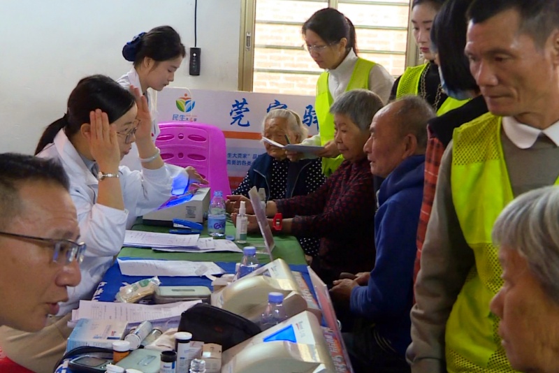 春風暖人心 雷鋒精神綻新輝