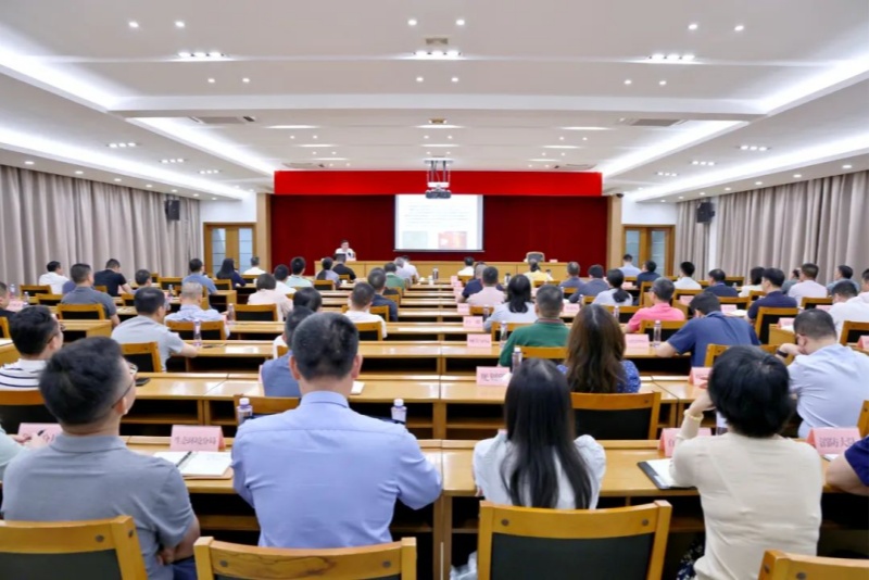 望牛墩鎮舉行深入貫徹中央八項規定精神學習教育專題培訓