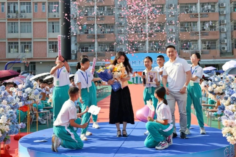 望牛墩中學舉辦&ldquo;班主任&middot;站中央&rdquo;第三屆班主任節