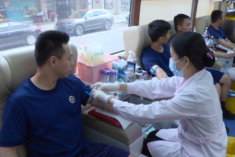 熱血鑄忠誠(chéng)！望牛墩：19名專職消防隊(duì)員無償獻(xiàn)血傳遞&ldquo;火焰藍(lán)&rdquo;溫度