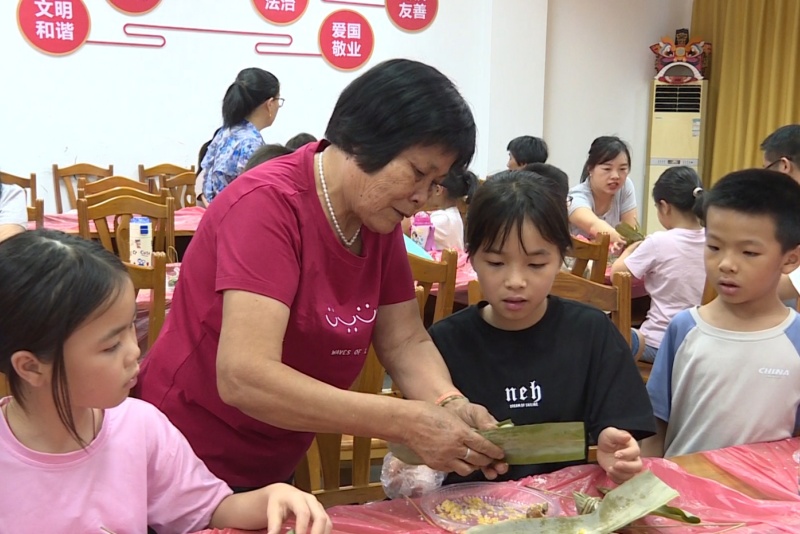 望牛墩鎮開展&ldquo;迎端午 包粽子&rdquo;親子活動