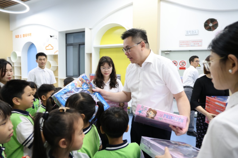 情暖童心共筑未來！鎮領導開展&ldquo;六一&rdquo;慰問活動