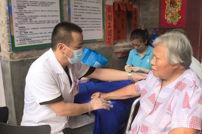 望牛墩：康健理療服務(wù)進(jìn)社區(qū)  為老人撐起健康&ldquo;保護(hù)傘&rdquo;