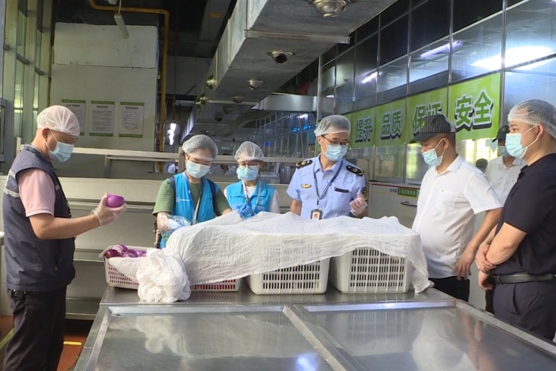 護(hù)航高考！望牛墩鎮(zhèn)開展高考考生食品安全專項(xiàng)檢查