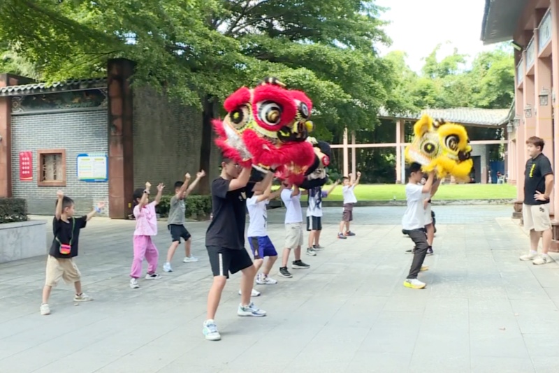 &ldquo;小獅子&rdquo;舞起來！望牛墩萌娃暑期玩轉非遺醒獅文化
