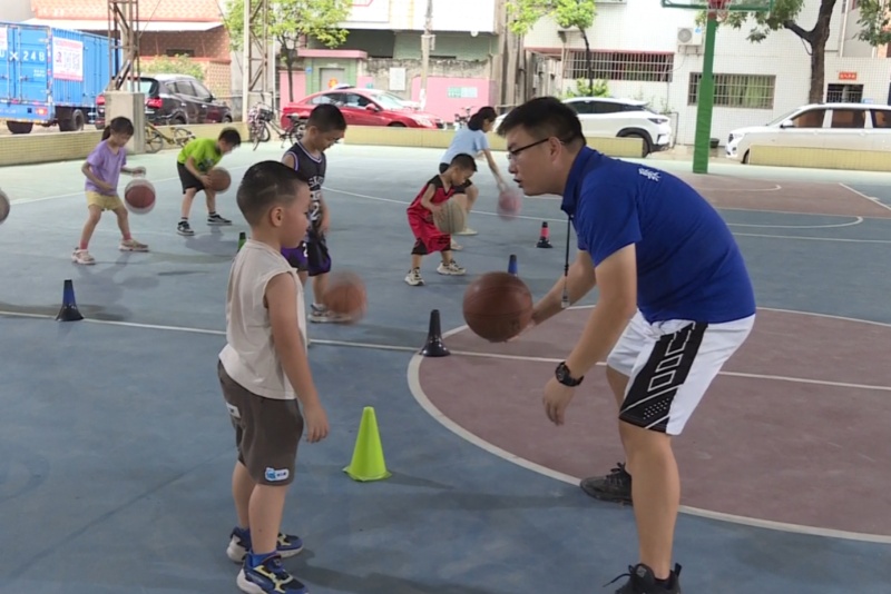 朱平沙村公益籃球培訓點亮兒童暑期時光