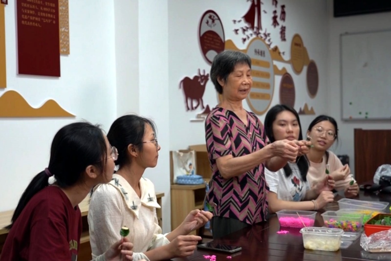 七夕拾光|當00后遇見非遺貢案，望牛墩青年一代巧搭&ldquo;新鵲橋&rdquo;