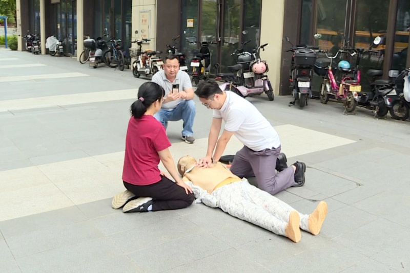 望牛墩：開(kāi)展&ldquo;4分鐘社會(huì)救援圈&rdquo;急救演練  切實(shí)提升群眾應(yīng)急救護(hù)能力