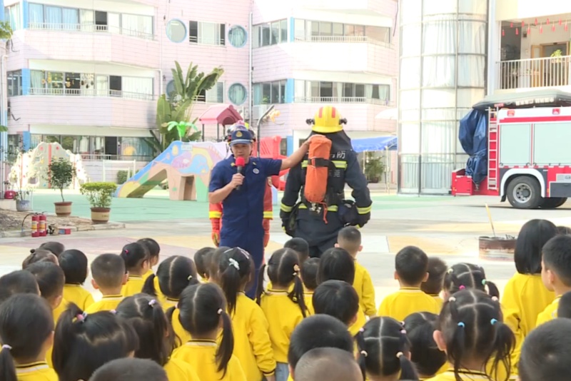 萌娃學(xué)消防 望牛墩消防救援大隊(duì)走進(jìn)中心幼兒園開(kāi)展消防宣傳活動(dòng)