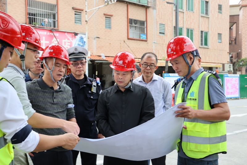 鎮(zhèn)領(lǐng)導(dǎo)督導(dǎo)道路交通安全防范工作