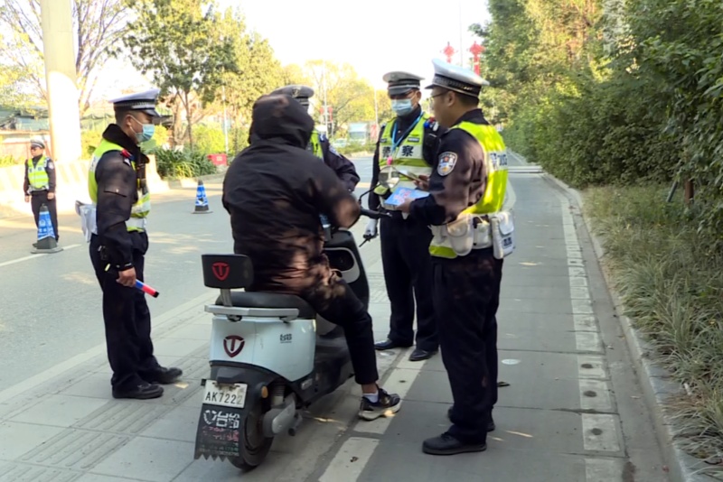 守護出行平安 望牛墩開展電動自行車摩托車交通違法整治