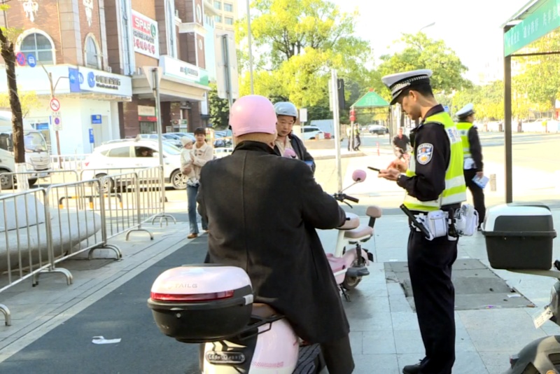 &ldquo;嚴查+教育&rdquo;雙管齊下 望牛墩鎮交管大隊開展電動自行車、摩托車專項整治行動