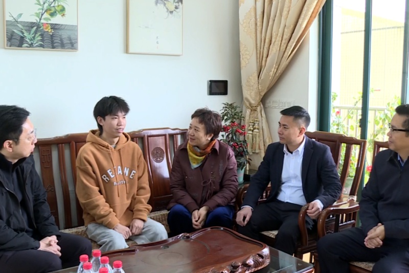 省作協(xié)到望牛墩鎮(zhèn)走訪慰問本土網(wǎng)絡(luò)作家李煥文