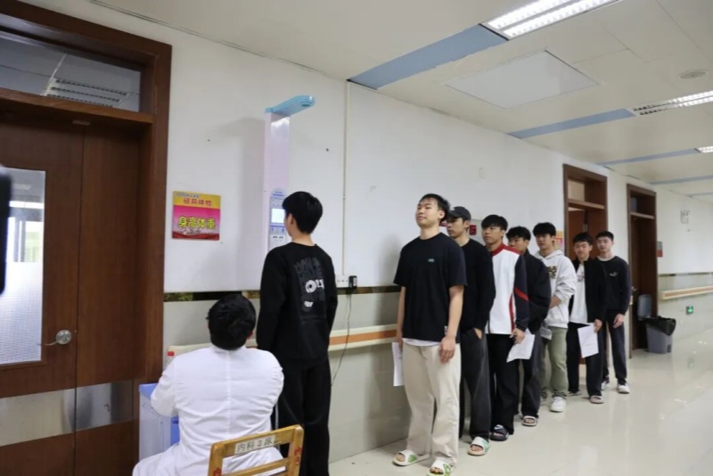 熱血應征！望牛墩鎮百余名適齡青年接受征兵體檢初檢